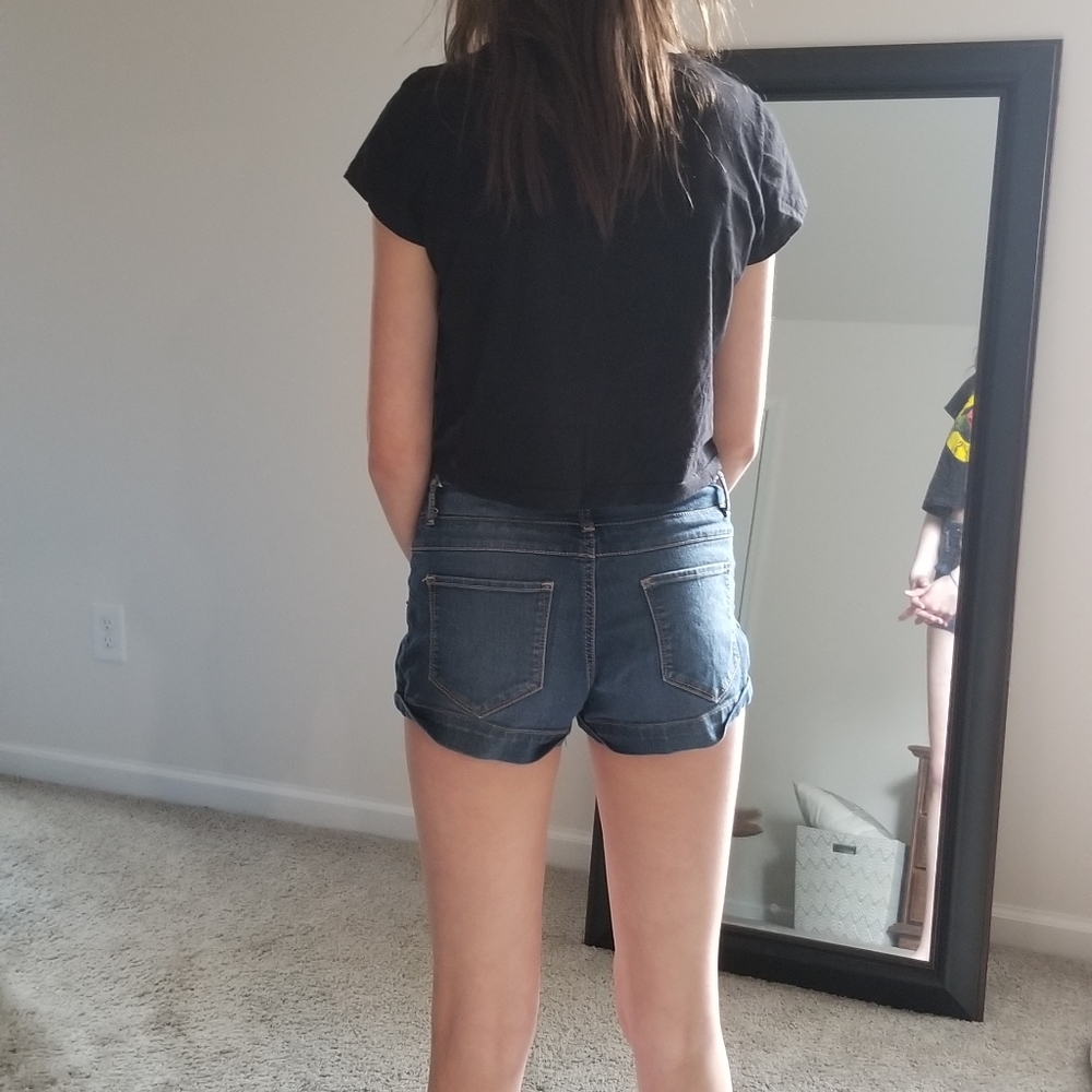 Shorts - Picture 2 of 3